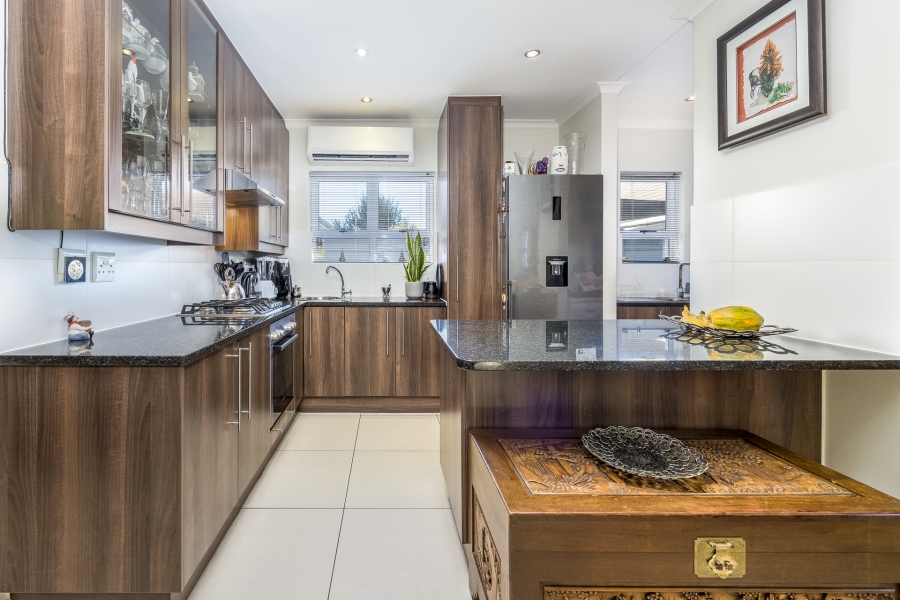 3 Bedroom Property for Sale in Sunningdale Western Cape